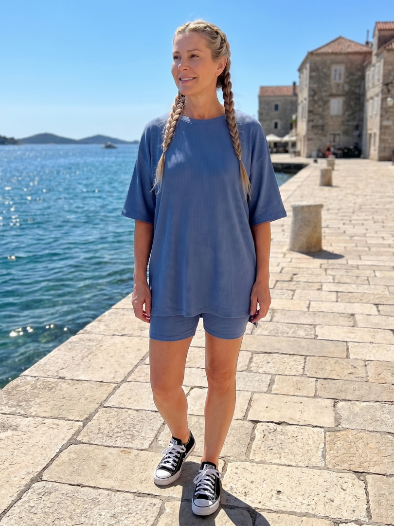 Colette | Set Top a Maniche Corte con Collo a Giro e Pantaloni Biker