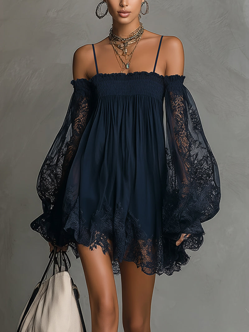 Noémie | Abito corto in chiffon blu navy con spalle scoperte e finiture in pizzo